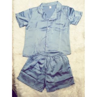 Bộ pijama ngủ lụa áo cộc quần đùi