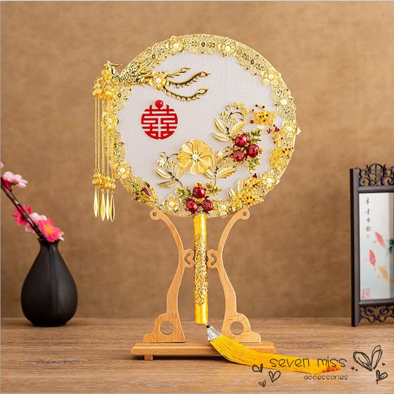 Quạt cầm tay cho cô dâu họa tiết hoa đính hạt phong cách Trung Hoa cổ điển thanh lịch