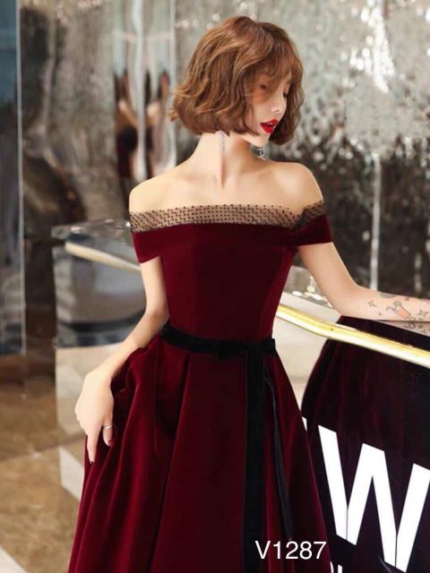 Đầm nhung xoè trễ vai phối lưới bi cao cấp