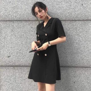 Váy cổ vest đen