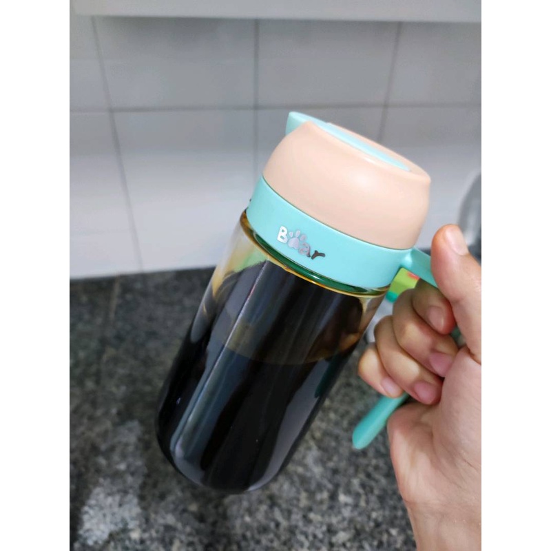 Bình Rót Dầù, Nước Mắm Bear Có Vòi Inox Đóng Mở Nắp Tự Động Dung Tích 600ml - Màu Xanh Pastel