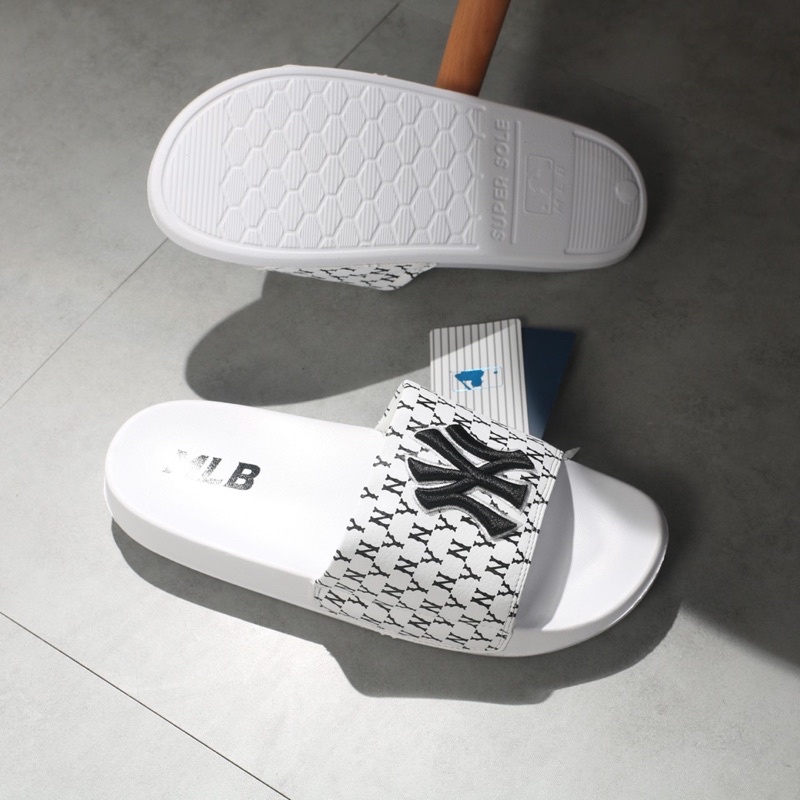 Dép Mickey ss2021 2 màu đen-trắng size nam-nữ hàng 1:1