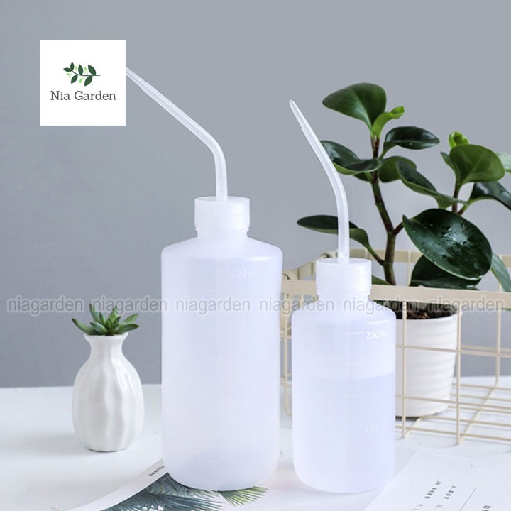 Bình tưới sen đá vòi dài cong tưới cây mini xương rồng để bàn nhỏ gọn nhựa cao cấp Nia Garden N6