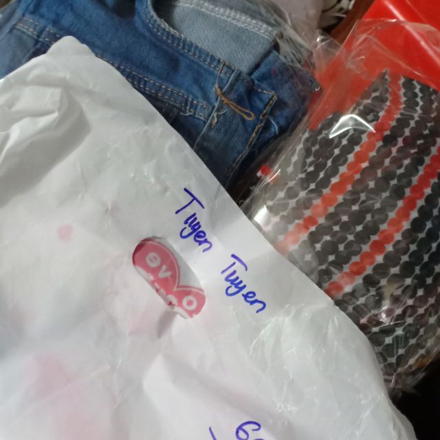 Đầm maxi sọc đỏ xẻ cao