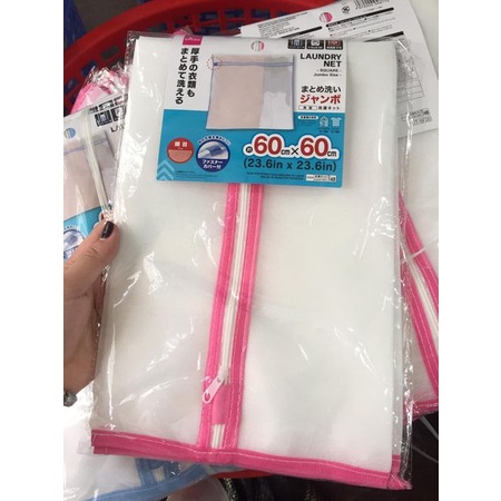 Túi giặt lưới 60*60cm Daiso xuất Nhật thiết kế thông minh để quần áo không bị cuộn