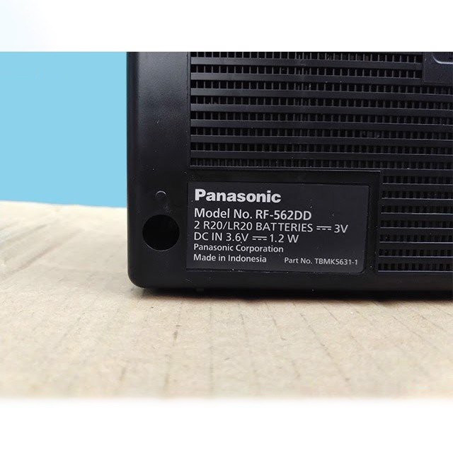 Đài radio chỉnh tay FM, MW, SW Panasonic RF-562DD