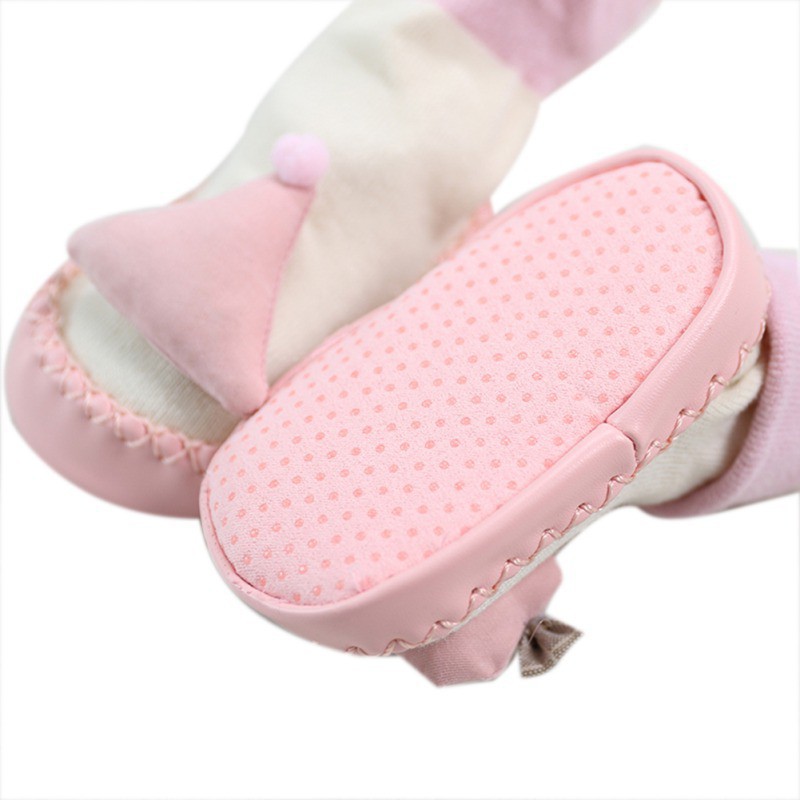 Đôi giày tất thiết kế dễ thương chống trượt cho bé