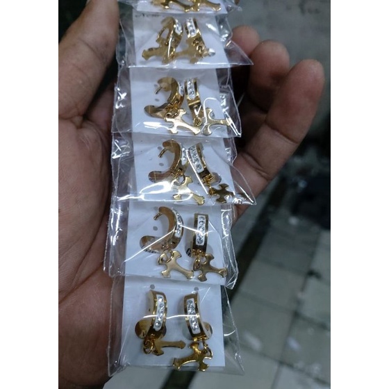 Khuyên Tai Thép Titan Hình Thánh Giá