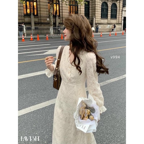 ĐẦM MIDI TRẮNG HOA NỔI CỔ V VIỀN REN