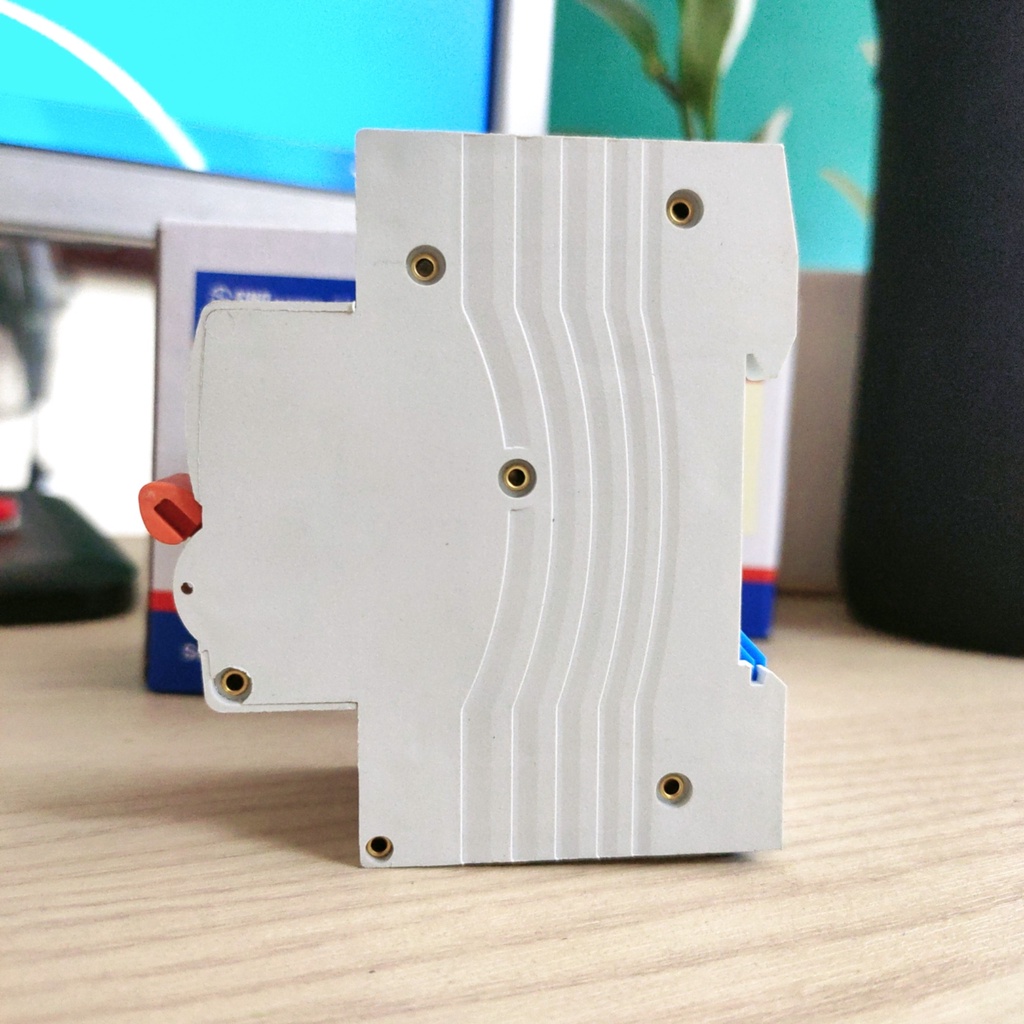 Cầu dao chống dòng rò và ngắt quá tải , CB RCBO 2P - 30mA Sino SOL68E