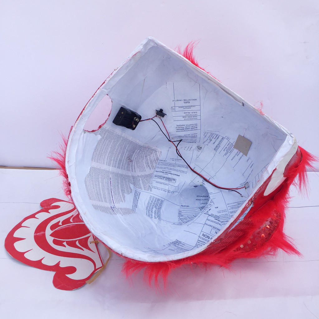 Đầu lân, đầu sư tử Sài Gòn kèm đuôi mắt nháy sáng cho bé chơi Trung Thu 35cm x 29cm x 27cm