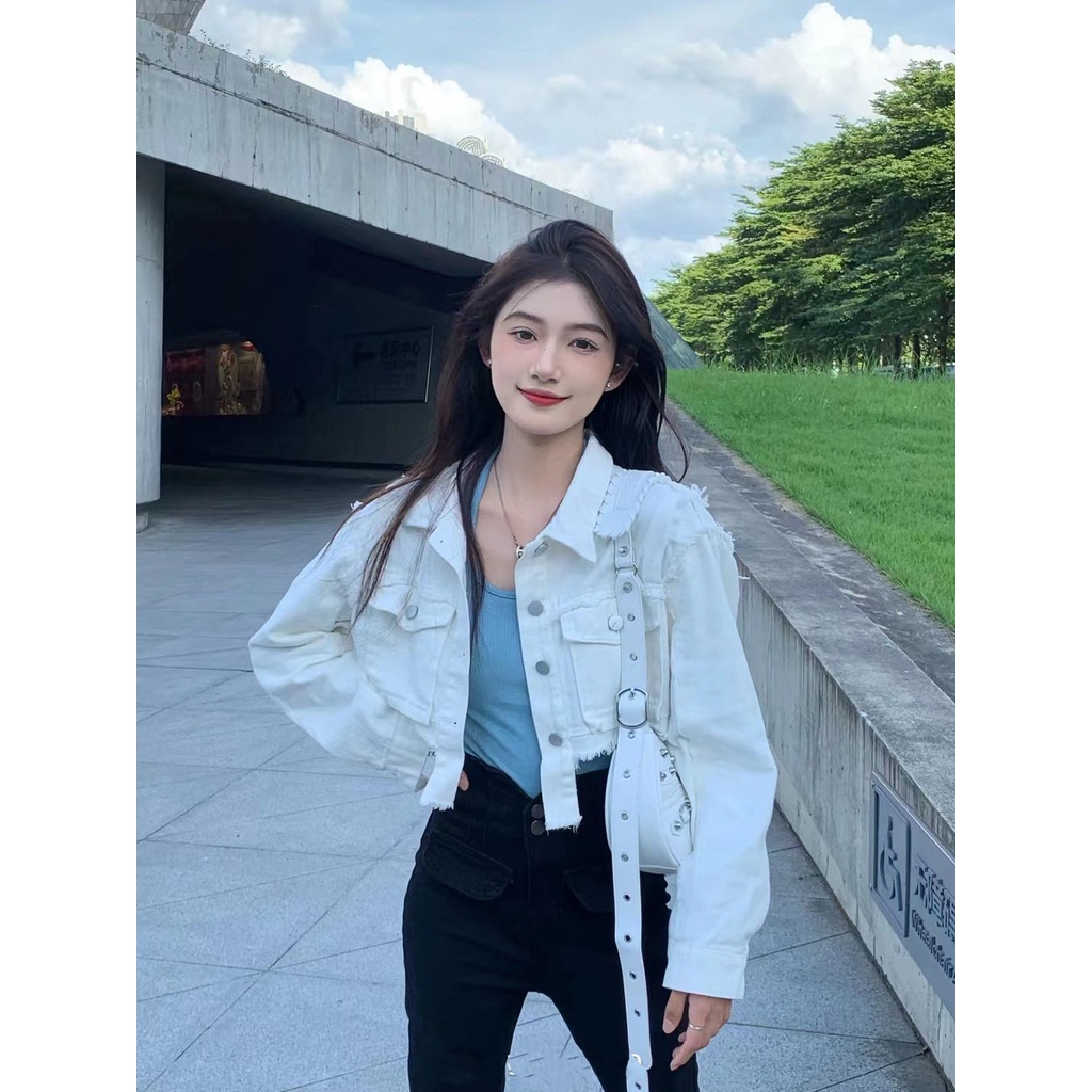 Áo Khoác Denim Ngắn Màu Trắng Phối Dây Xích Có Thể Tháo Rời Thời Trang Xuân Thu Cho Nữ