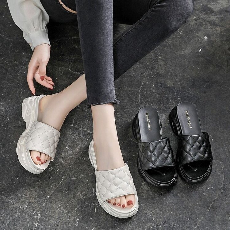 🎀COOL A Dép Đế Xuồng Mềm Chống Trượt Thời Trang Mùa Hè Cho Nữ Dép nữ đế xuồng quai ngang cao 4-7 phân phối màu kiểu dáng Hot Trend - Dép bánh mì quai ngang nhẹ êm Dép da của phụ nữ dày đáy nêm gót chân bên ngoài mặc mùa hè mới tất cả phù hợp thời