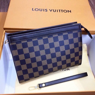 Ví cầm tay ô vuông lv