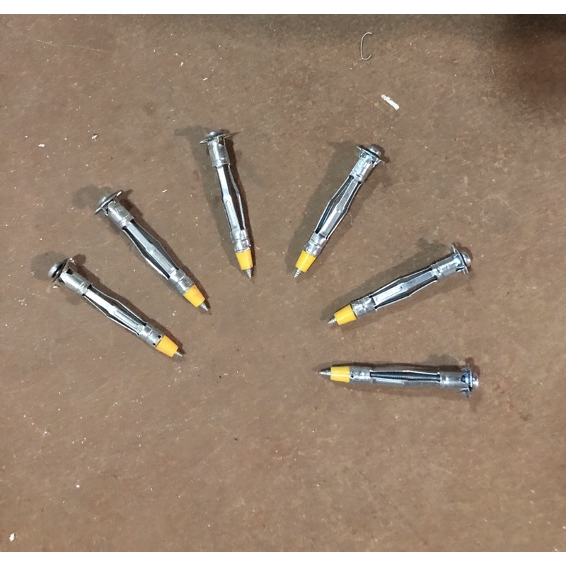 Vít nở thạch cao