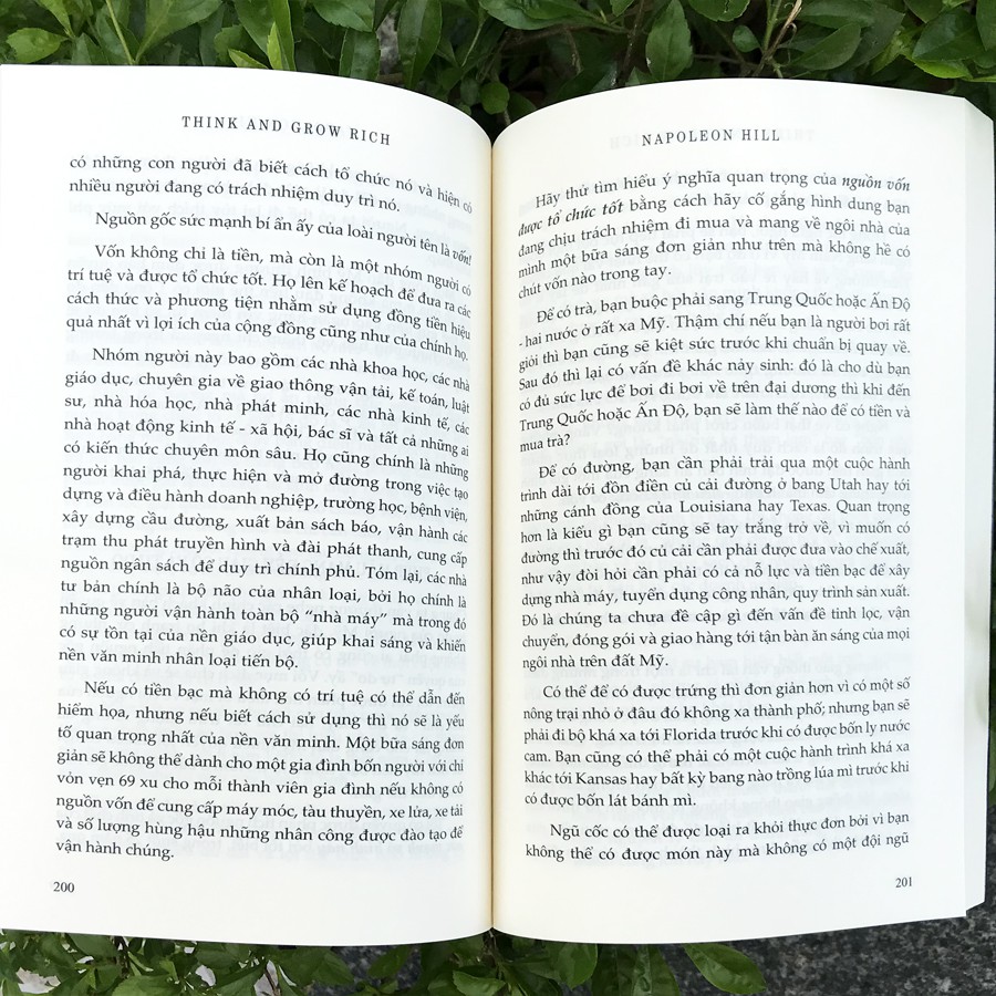 Sách - 13 Nguyên tắc nghĩ giàu, làm giàu - Think and Grow Rich - Napoleon Hill (Tái bản 2020) Tặng Kèm Bookmark