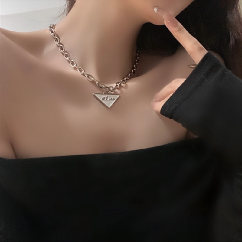 Vòng cổ Sợi Xích Mặt Hình Tam Giác Phong Cách Hip hop Thời Trang Thu Đông Cho Nữ