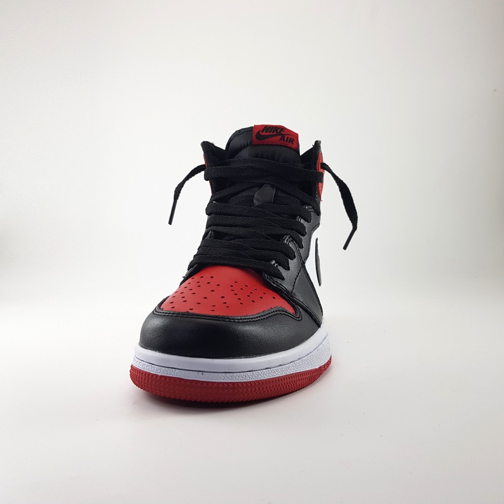Giày sneaker cổ cao Air Jordan 1 mid retro black red | BigBuy360 - bigbuy360.vn