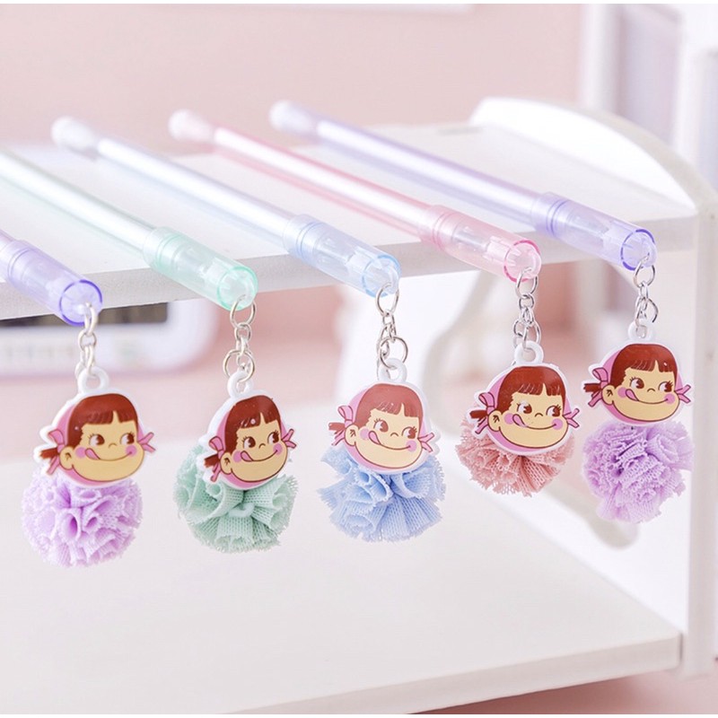 Bút bi nước bé gái móc hoa