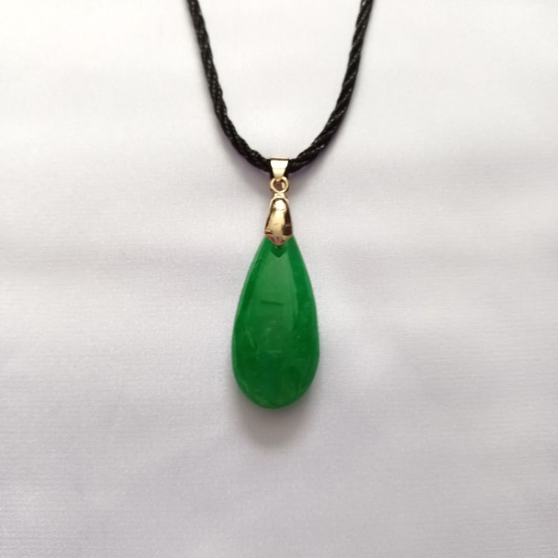 Vòng cổ mặt đá xanh hình giọt nước thiên nhiên biểu tượng sức sống mãnh liệt và thành công