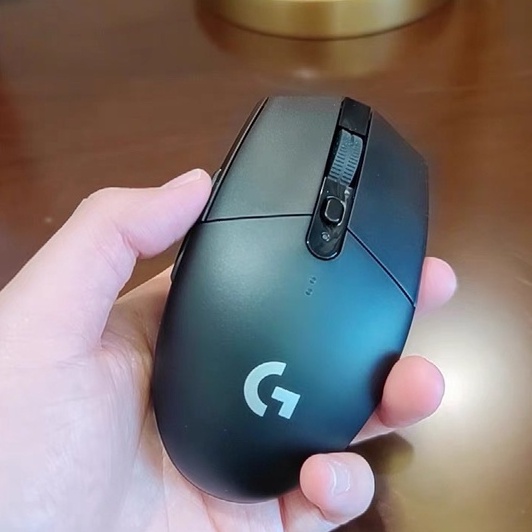 Chuột Máy Tính Không Dây Logitech G304 Lightspeed 25600 DPI 6 Phím tặng kèm Pin GP Alkanline LR6 1.5v. Nhà sản xuất: OEM