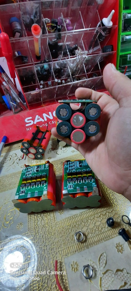 Pin đóng hitachi 12v 3.2->4Ah cell sanyo