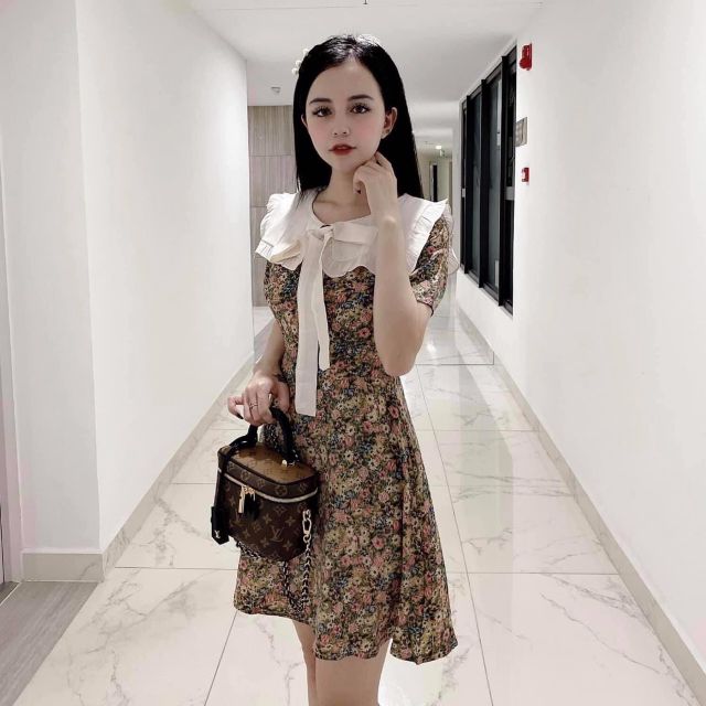 Váy hoa phối cổ voan