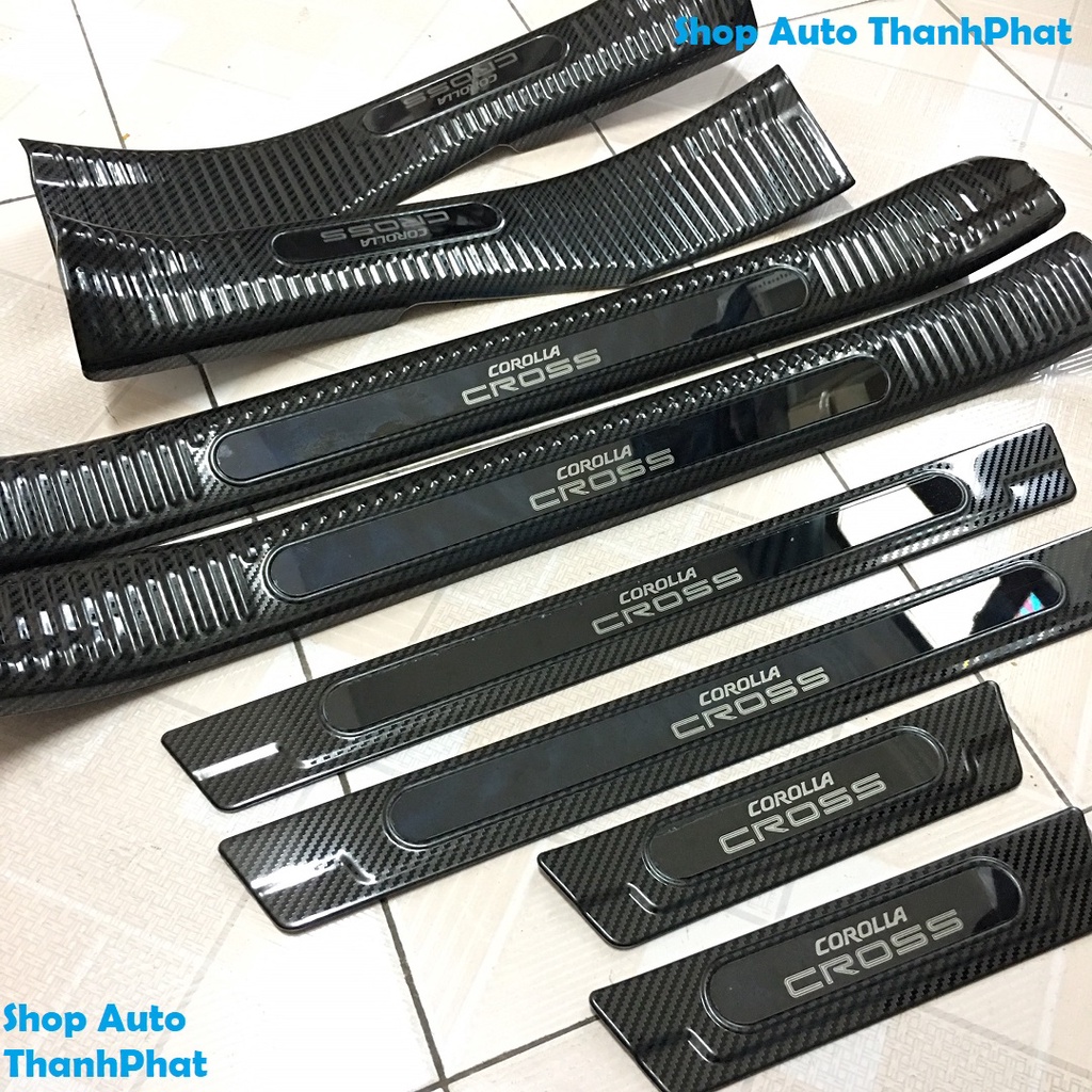 Ốp Bậc Cửa, Nẹp Bước Chân Toyota Cross 2020 2021 2022 2023 Mẫu Carbon Chất Lượng Loại 1