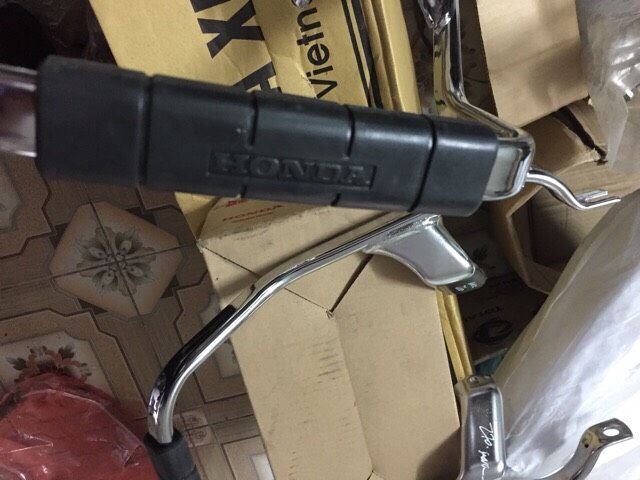 Tay xách sau Honda dream chính hãng / wave thường dream thường