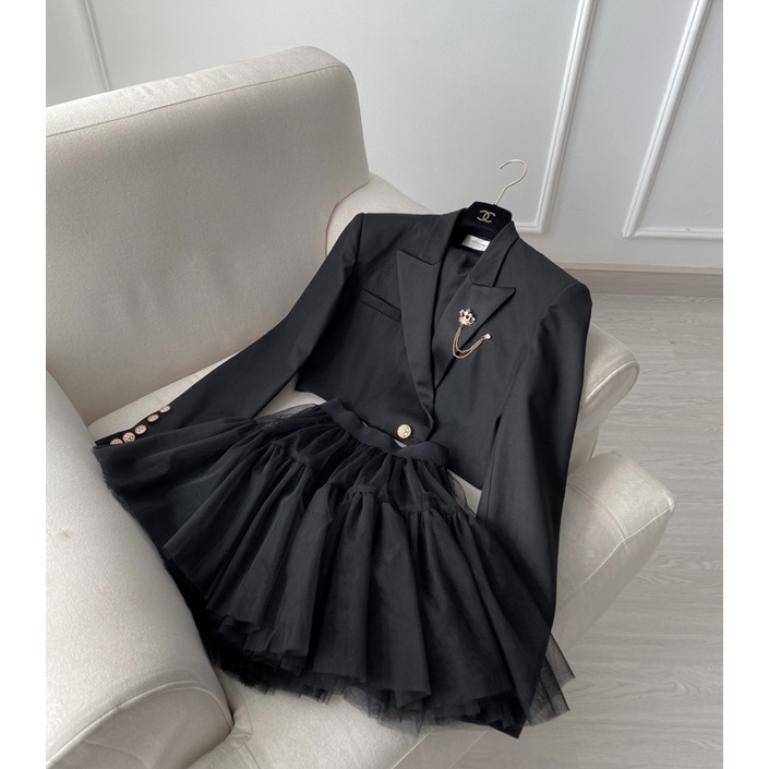 Áo Vest Và Chân Váy Lưới Đen