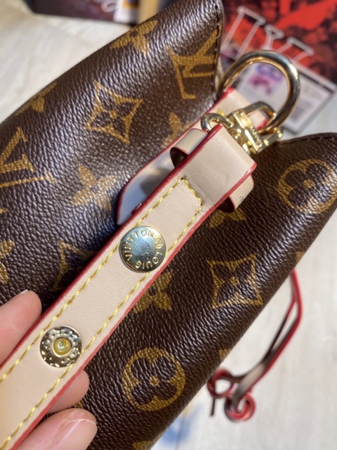 Túi đeo chéo đeo vai NEO hoạ tiết hoa nâu kèm charm con chó hàng cao cấp fullbox có hộp