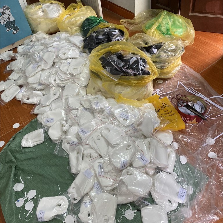 Khẩu Trang Su Trơn 3 Màu Đen Trắng Xanh | BigBuy360 - bigbuy360.vn