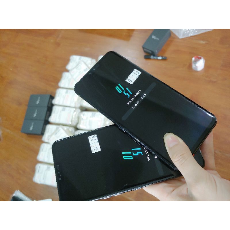 Điện thoại LGV50 cũ ram6 bộ nhớ 128g chiến game ngon.