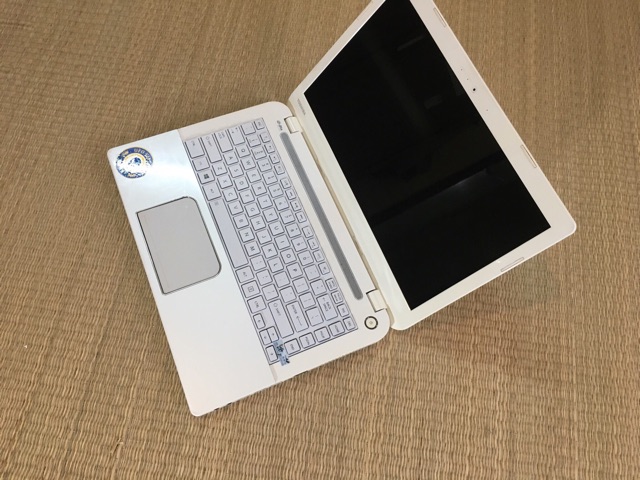 Lsptop UFO Toshiba L40 i3 trắng tinh khôi đẹp thời trang văn phòng | BigBuy360 - bigbuy360.vn