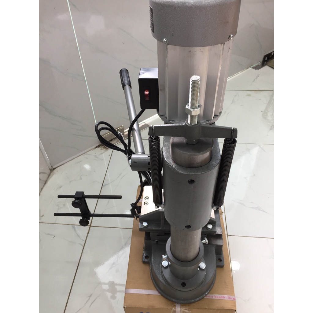 Máy đục gỗ mộng vuông Kingtony KI 750W