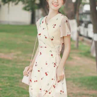 Váy wrap họa tiết cherry
