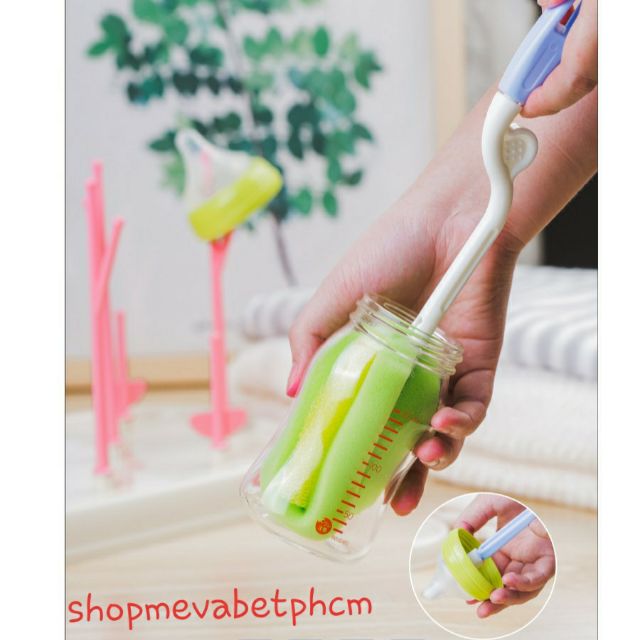 Cọ rửa bình sữa cho bé