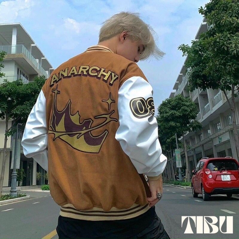 Áo Khoác Nhung Tăm Chữ ANARCHY logo trước L sang trọng ✅ Áo BomBer Bóng Chày UNISEX Nam Nữ - Màu nâu tây sáng da Miko Fa