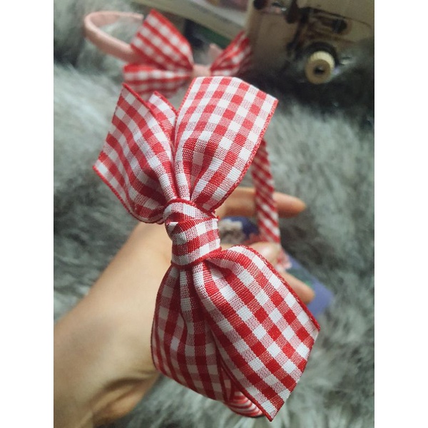 Bờm vải kẻ caro màu đỏ cho bé gái