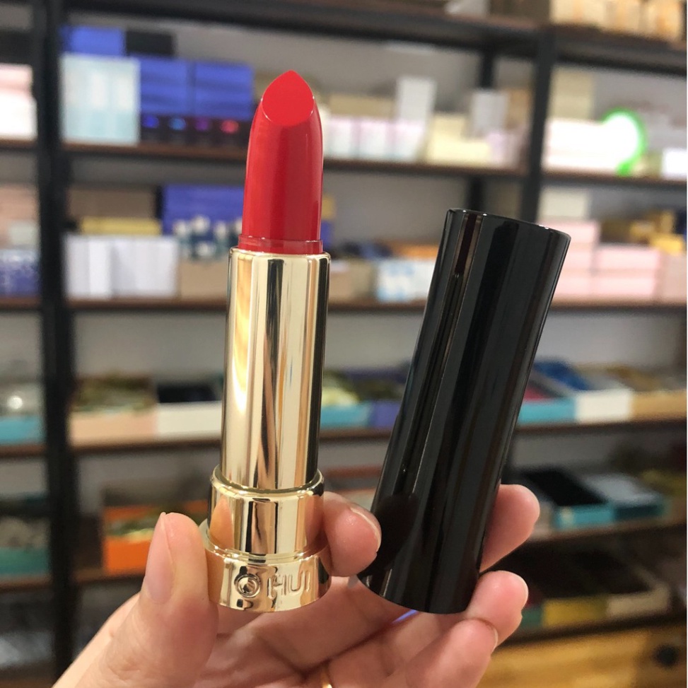 Son môi Ohui Rouge Real Lipstick phiên bản mới với mãu mã sang trọng, lịch lãm.  Màu: Đỏ Cam Thiên Đỏ RW 13