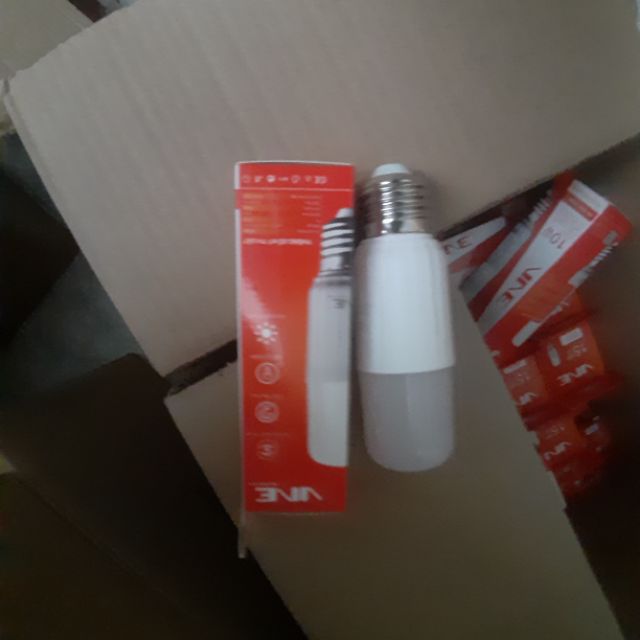 Bóng 9w outrace trắng vàng mua nhiều còn 39k