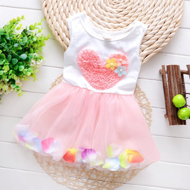 Đầm xòe không tay họa tiết trái tim phối cánh hoa nhiều màu dễ thương cho bé gái