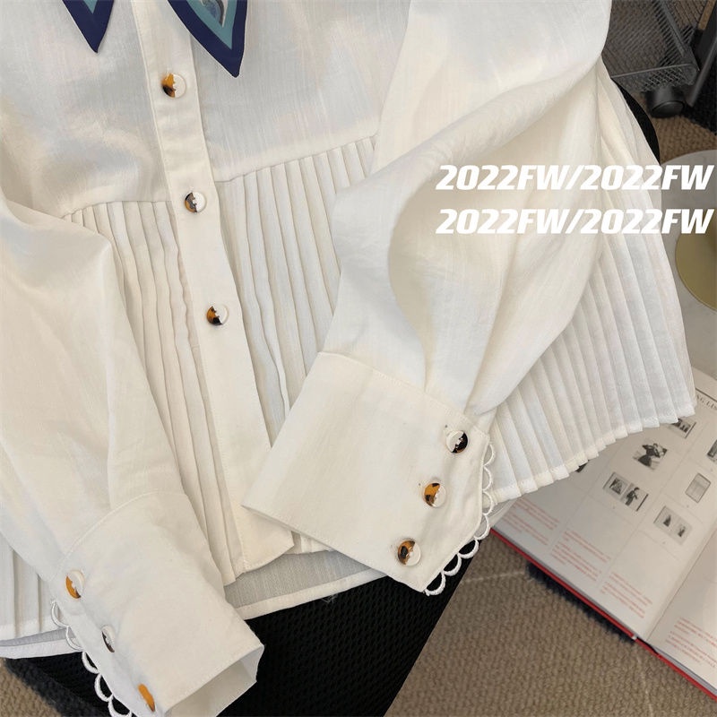 Áo kiểu màu trắng tay dài cổ màu xanh hải quân phong cách Pháp thời trang mùa xuân 2022