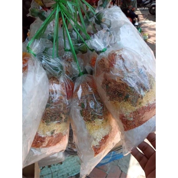 Bánh tráng tự trộn full topping (sa tế, ruốc sấy, chà bông hoặc khô gà)