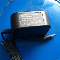 ADAPTOR 9v/2A