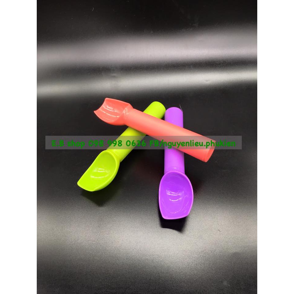 B122  - MUỖNG MÚC KEM NHỰA CÁN LIỀN MUỖNG NHỰA MÚC KEM