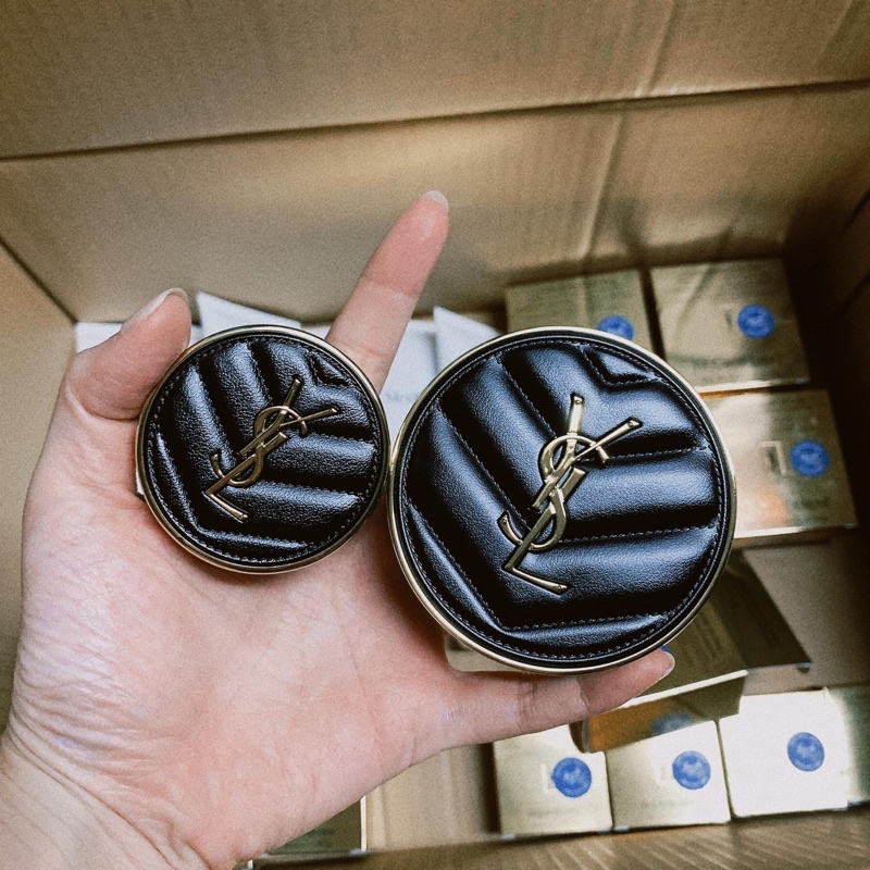 Cushion YSL vỏ đen mini và full size màu 020 cho da trung bình sáng