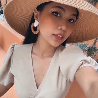 Váy cổ v tay bồng
