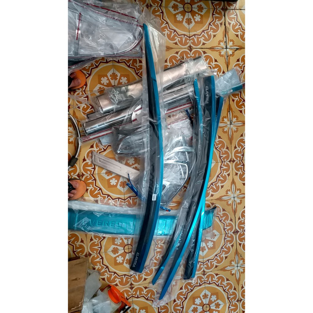 Vè che mưa xe Huynda Elantra 2016- 2021 chỉ inox cao cấp nhất thị trường