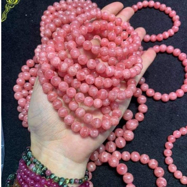 Vòng tay nữ đá phong thủy màu hồng vân đào hoa